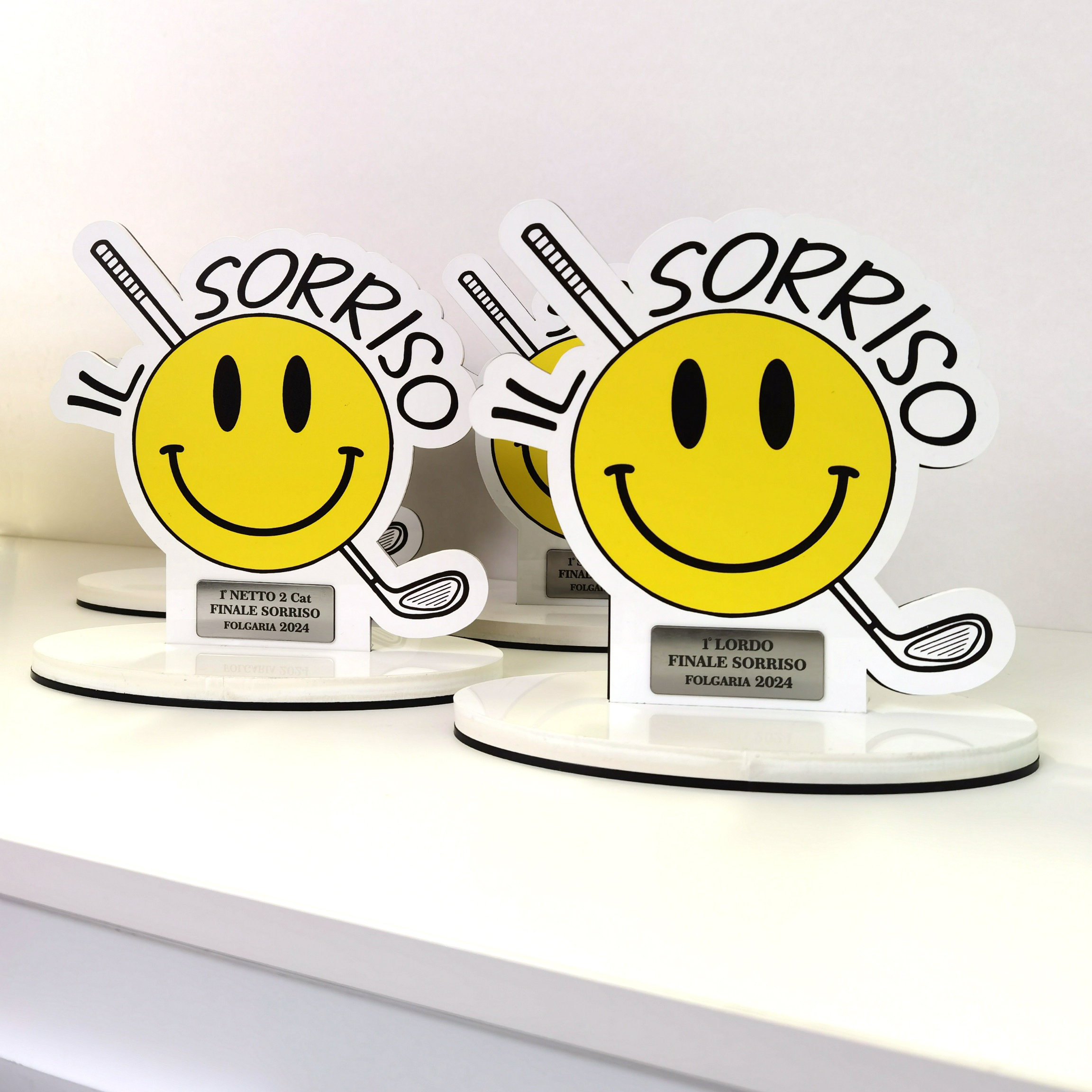 Trofeo sagomato in plexiglass bianco - immagine 2