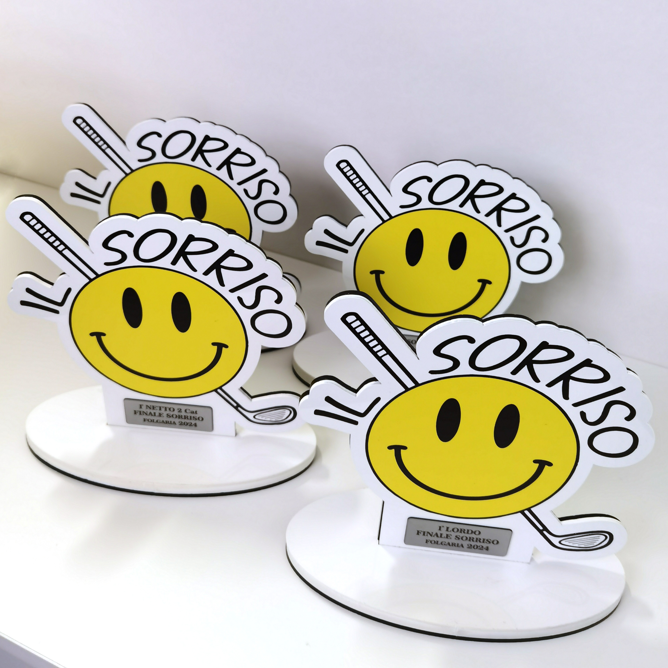 Trofeo sagomato in plexiglass bianco - immagine 3