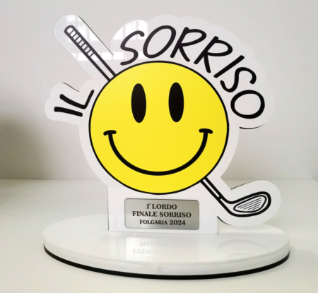 trofeo sagomato in plexiglass bianco personalizzato